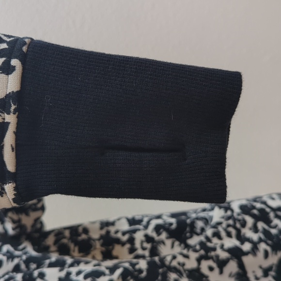 Lululemon jacket size 4 - Picture 4 of 7